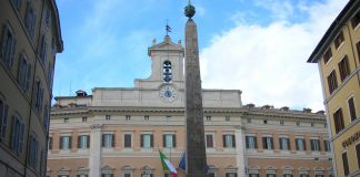 La facciata di palazzo Montecitorio