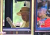Elisabetta II d'Inghilterra e il principe d'Edimburgo Filippo in carrozza