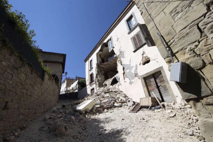 Una vista degli effetti del terremoto nel comune di Accumuli