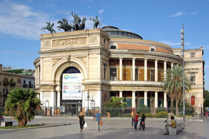 Il teatro Politeama di Palermo