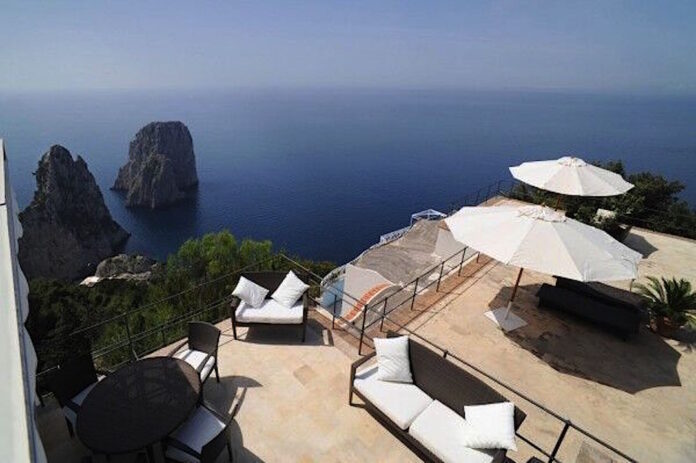 Terrazza con vista Faraglioni a Capri