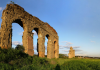 I resti dell'acquedotto romano nei pressi di Roma