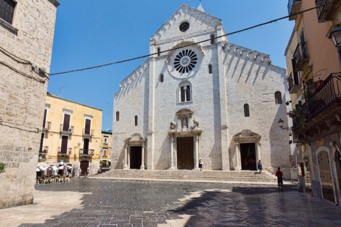 La facciata del Duomo di Bari