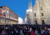 gli assembramenti in piazza Duomo a Milano il 13 dicembre 2020