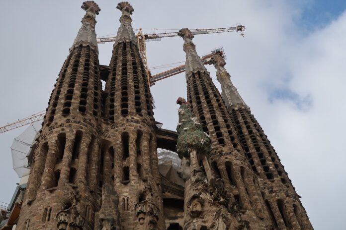 La Sagrada Familia, Barcellona, Ediliziacrobatica