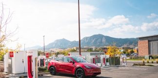 Vico lungo the style outlets Tesla